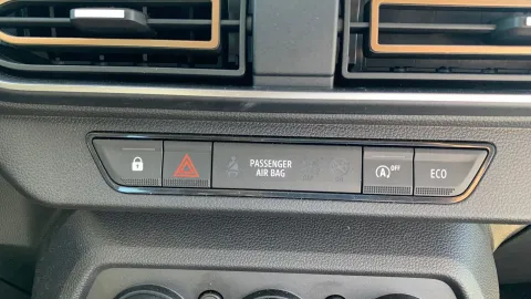 Car image 32