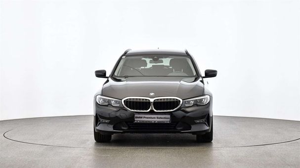 BMW 320d Touring xDrive 140 kW image number 2