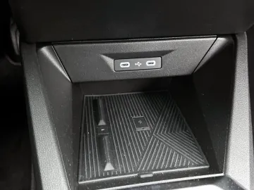 Car image 35