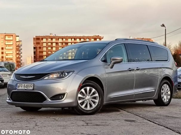 Chrysler Pacifica 214 kW image number 1