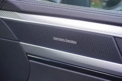 Car image 38