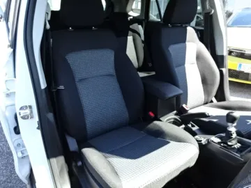 Car image 27