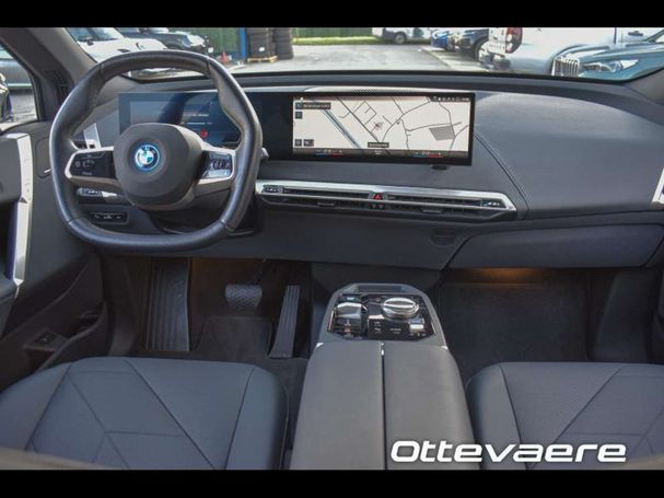 BMW iX xDrive40 240 kW image number 6