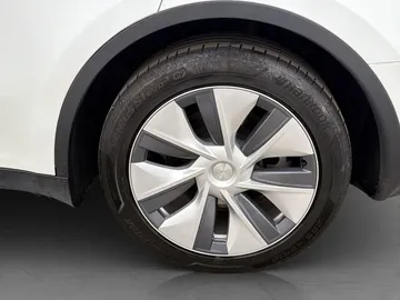 Car image 35