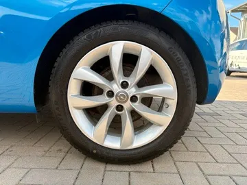 Car image 21