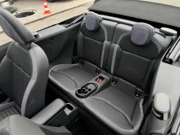 Car image 44