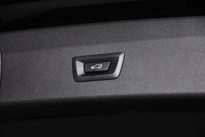 Car image 49
