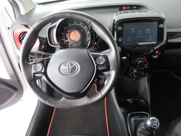 Car image 14