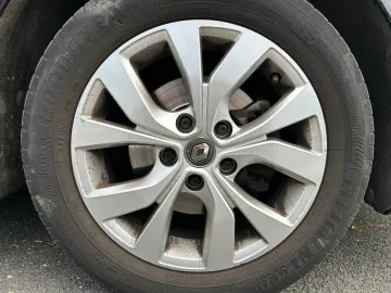 Car image 28
