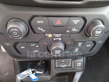 Car image 36