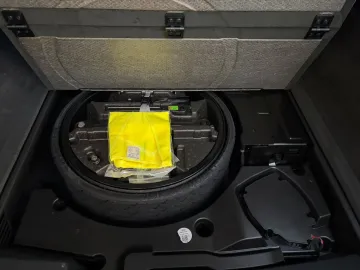 Car image 33