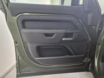 Car image 36