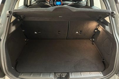 Car image 32