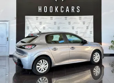 Car image 5