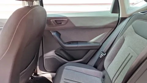 Car image 32