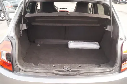 Car image 23