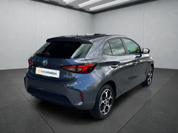Car image 4