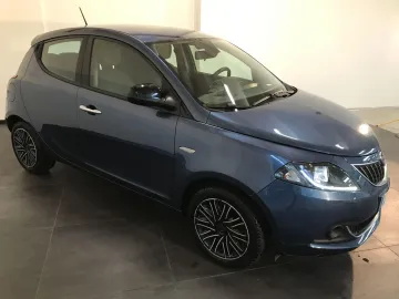 Car image 2