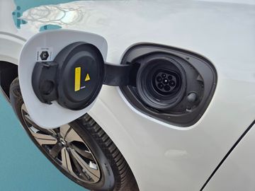 Car image 26