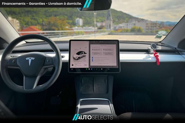 Tesla Model Y Long Range AWD 258 kW image number 16