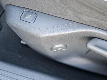 Car image 36