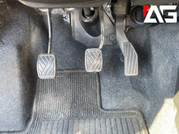 Car image 25