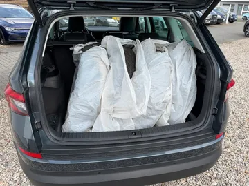Car image 35