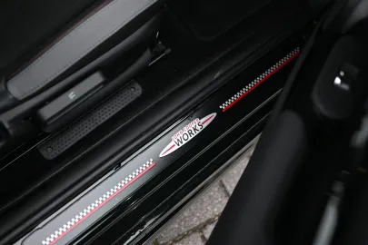 Car image 30