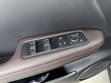 Car image 30