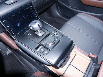 Car image 12