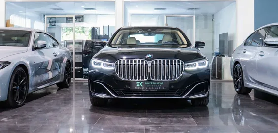 Car image 5