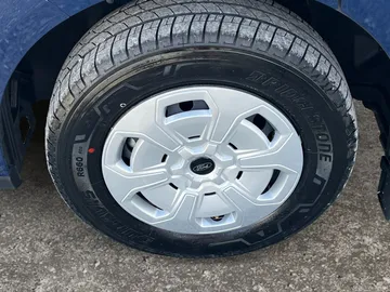 Car image 25