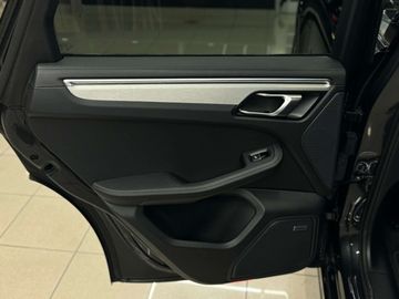 Car image 37