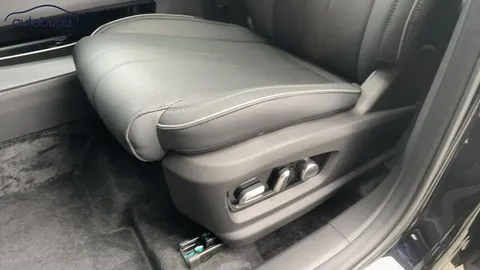 Car image 32