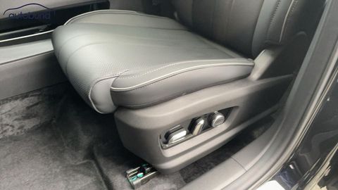 Car image 32