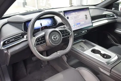 Car image 26
