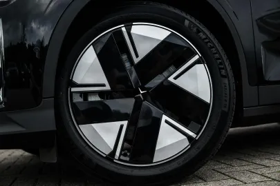 Car image 37