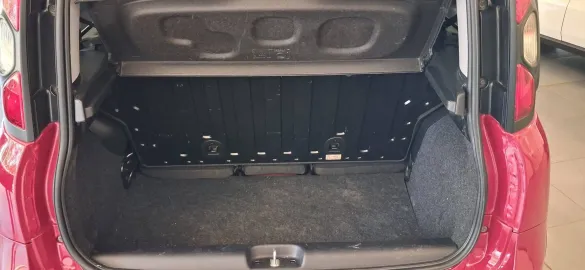 Car image 14