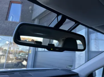 Car image 38