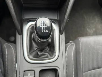 Car image 27