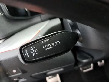 Car image 32