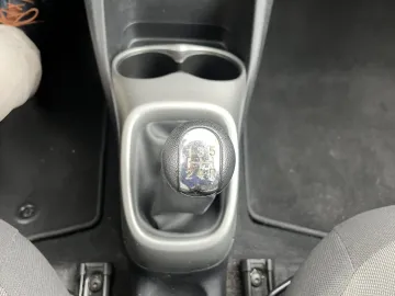 Car image 28