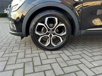 Car image 35
