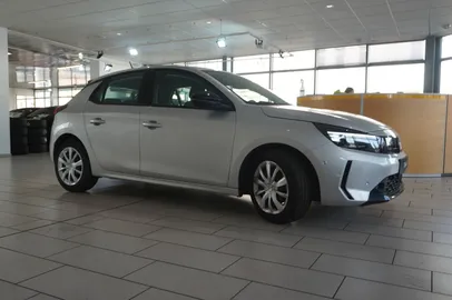 Car image 4
