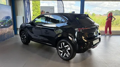 Car image 5