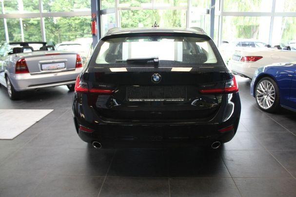 BMW 330i Touring xDrive Advantage 190 kW image number 4