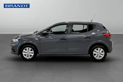 Car image 3