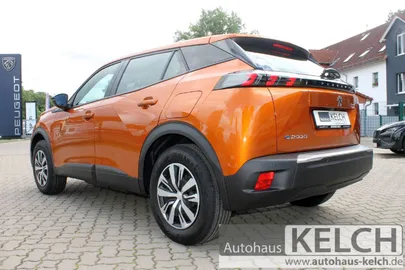 Car image 4