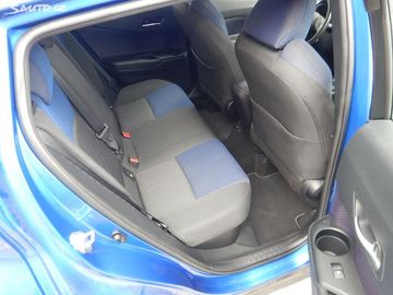 Car image 12