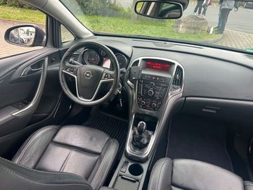 Car image 25